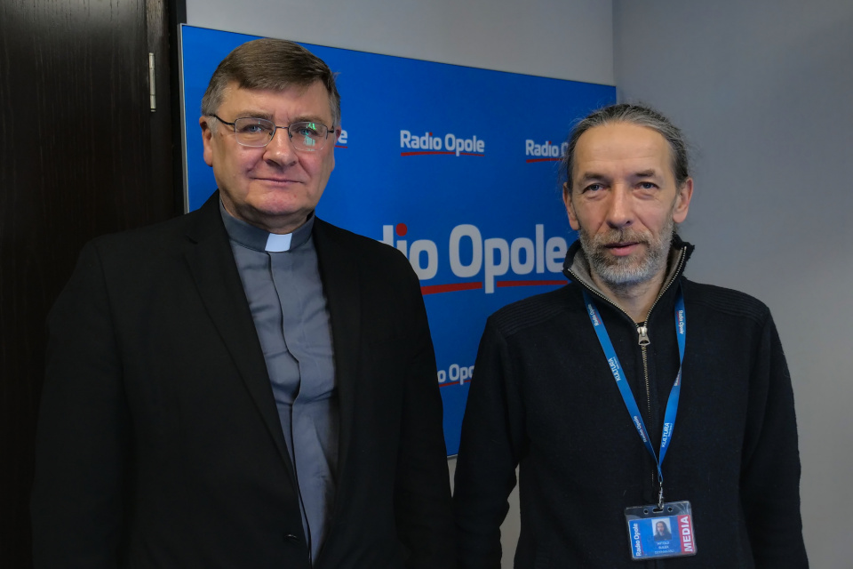 Ks. prof. Kazimierz Wolsza i Witold Sułek w Radiu Opole [fot. Adam Dubiński]
