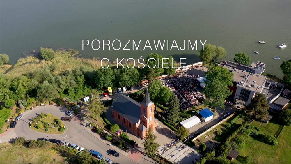 Kadr z filmu Porozmawiajmy o Kościele